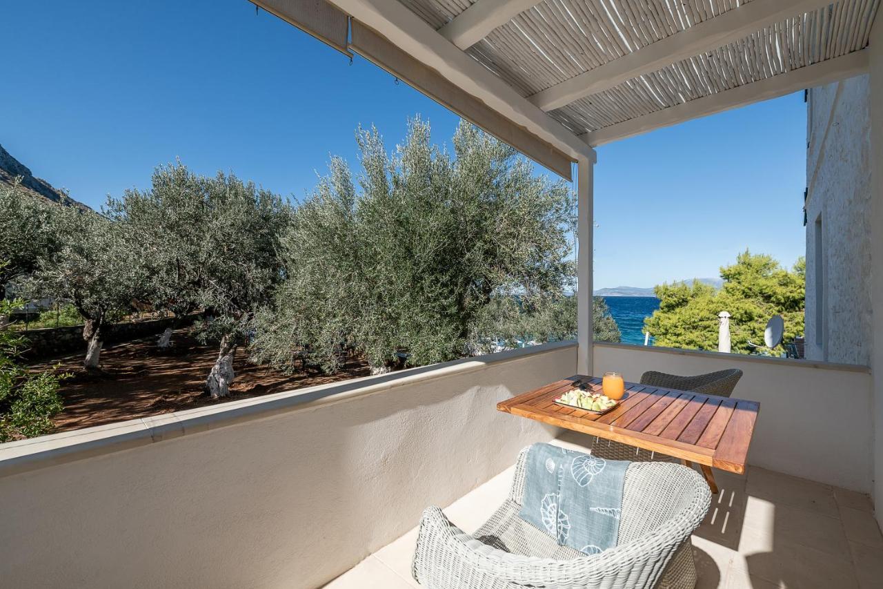 Four Seasons Hydra Luxury Suites 외부 사진